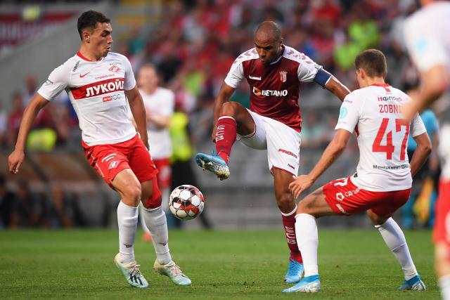 恩比德30+12率76人斩获4连胜 篮网逆转胜活塞